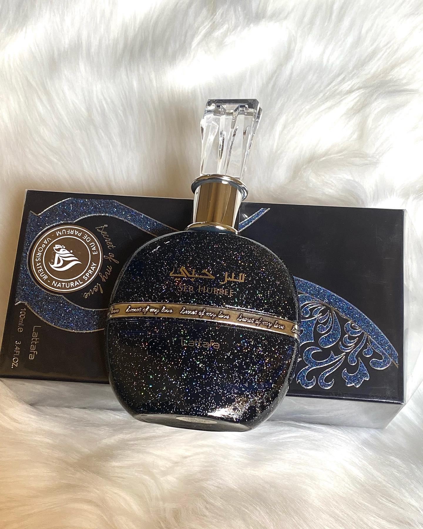 Ser Hubbee Eau de Parfum para Mujer - Lattafa. Una sinfonía armoniosa de notas florales y frutales envolventes