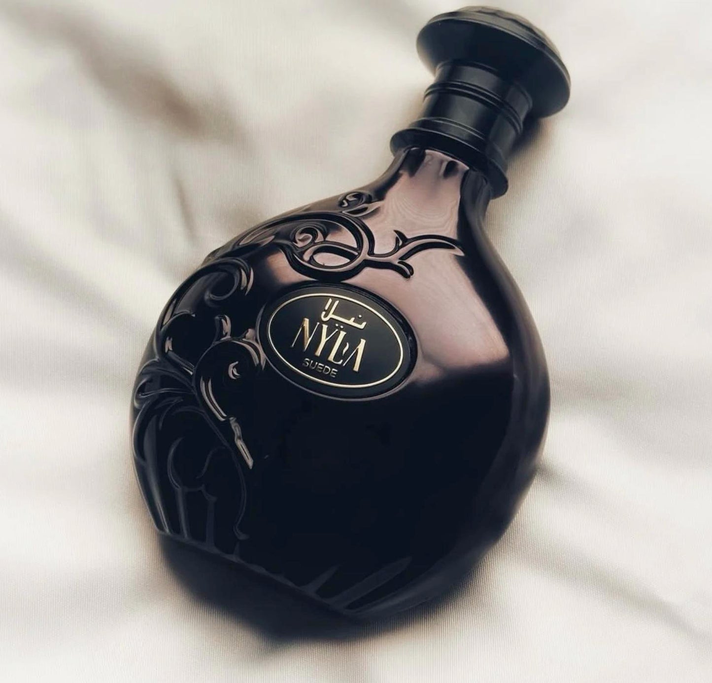 Nyla Suede Eau de Parfum 80ml – Arabiyat Prestige | Perfume Unisex Gourmand con Notas de Coco, Praliné y Cuero