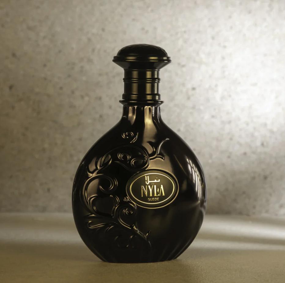 Nyla Suede Eau de Parfum 80ml – Arabiyat Prestige | Perfume Unisex Gourmand con Notas de Coco, Praliné y Cuero
