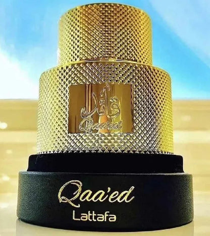 Qaaed Eau de Parfum para Hombre - Lataffa. Una fragancia oriental y especiada.